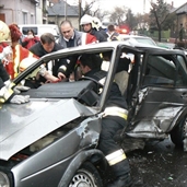 Mercedes hits VW Golf from the side in high speed