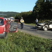 Head on crash between Golf and Suzuki at a high speed