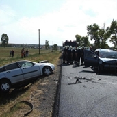 Head on crash between ford focus and opel